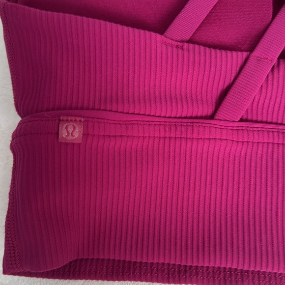 Lululemon sports bra size 4 - Picture 4 of 6